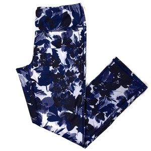 NWT Fabletics Salar Printed Powerform Crop Legging
